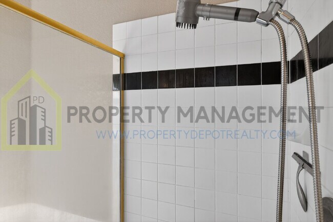 Building Photo - Spacious 3-Bedroom, 3-Bath Home Available