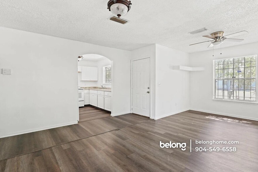 Building Photo - 1995 W 4th St