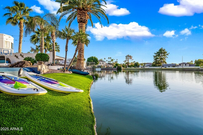 Building Photo - 1817 E Willow Tree Ct