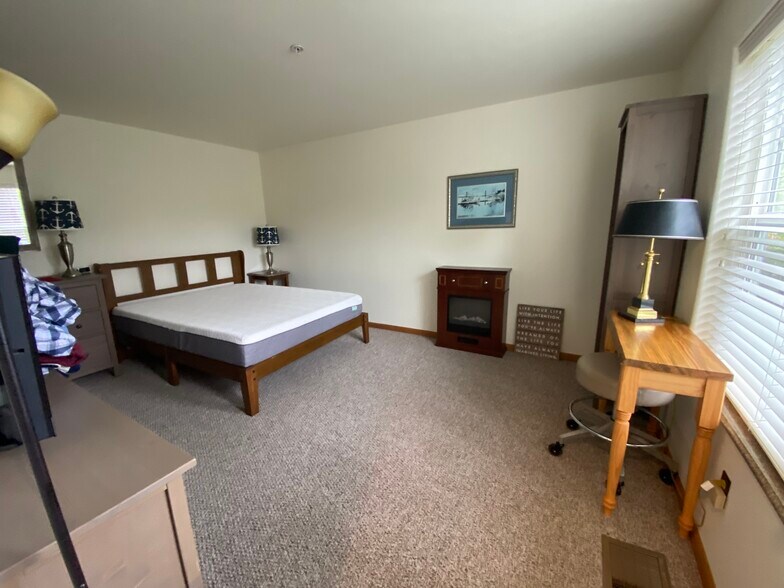 Downstairs Bed 2 - Qn Novella Cooling Memory Foam - 425 SE Shell Ave