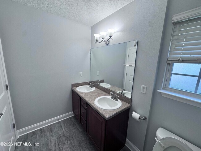 Building Photo - 7565 Westland Oaks Dr
