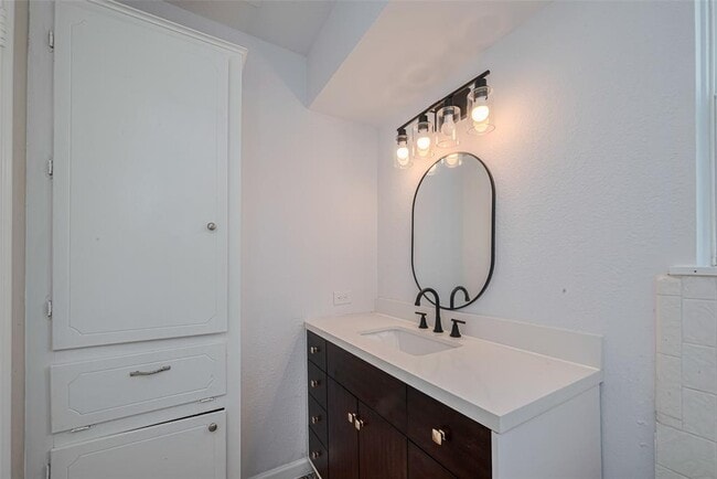 Building Photo - 7926 Jonquil Dr