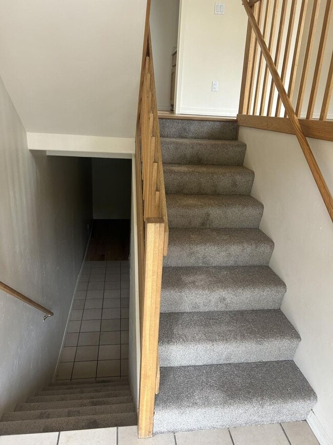 Building Photo - Charming 3-Bedroom, 2-Bath Townhouse Near ...
