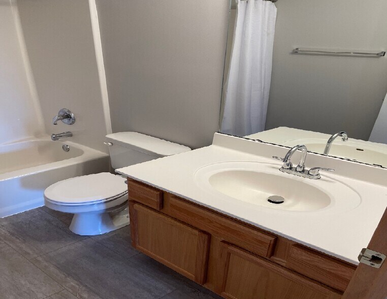 Building Photo - 896 Braunworth Ct