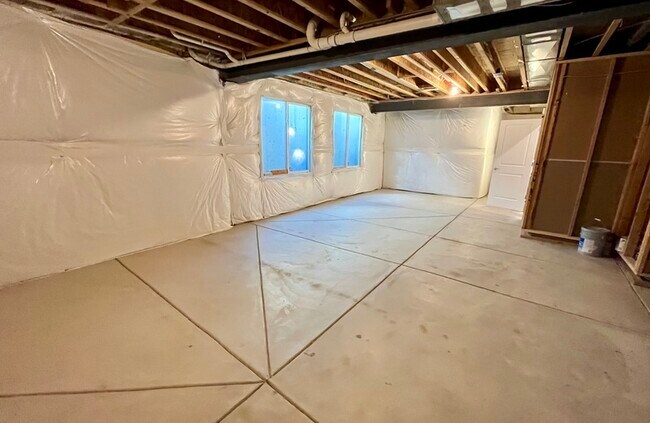 Building Photo - 12164 Poplar St