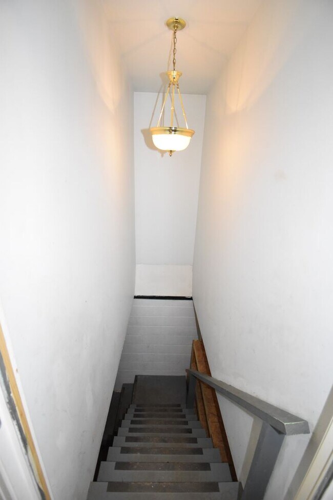Building Photo - 2 Bedroom Pet Friendly Home For Rent!