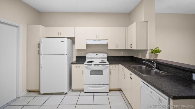 Building Photo - 3636 San Simeon Cir