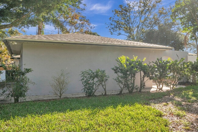 Building Photo - Modern, Move-In-Ready 3/2 Home with Spacious Yard & Garage |
