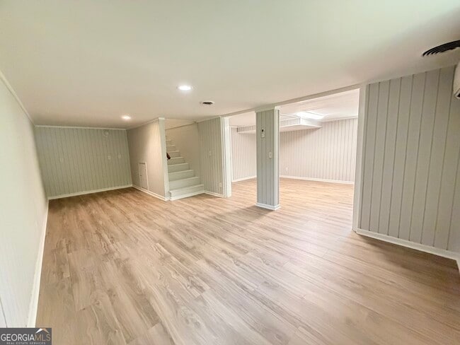 Building Photo - 125 Lillian Dr