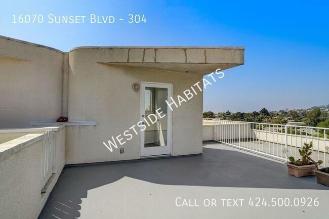 Building Photo - 16070 Sunset - Gorgeous, fully renovated b...