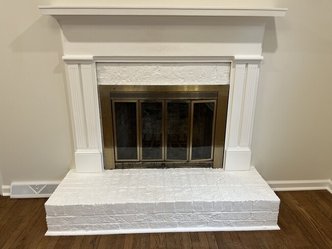 Building Photo - 908 Lynbrook Dr