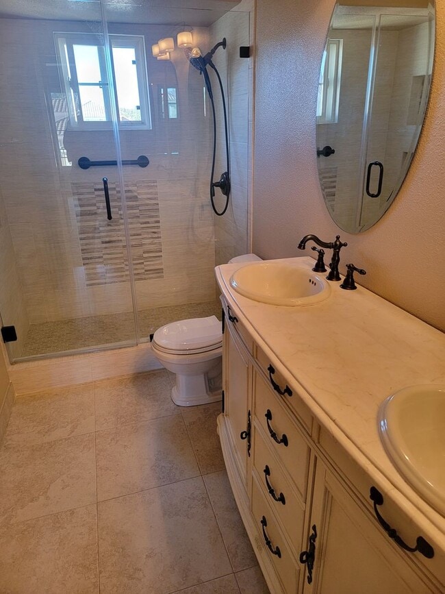 Building Photo - 2 BD/2 BATH