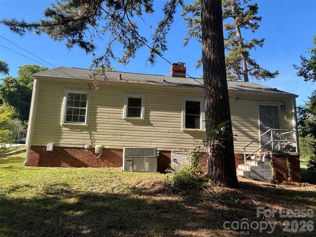 Building Photo - 2565 Brentwood Pl