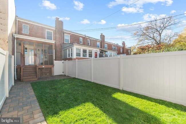 Building Photo - 510 E Nelson Ave