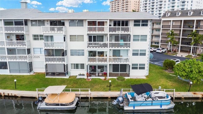 Building Photo - 455 Paradise Isle Blvd