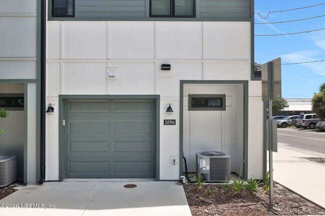 Building Photo - 1096 Farwell St