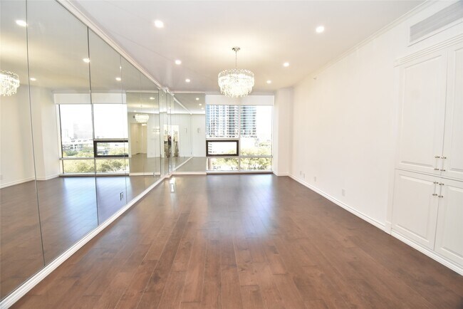 Building Photo - 5110 San Felipe St