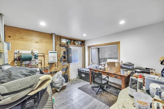 Building Photo - 708 S Rose Farm Rd