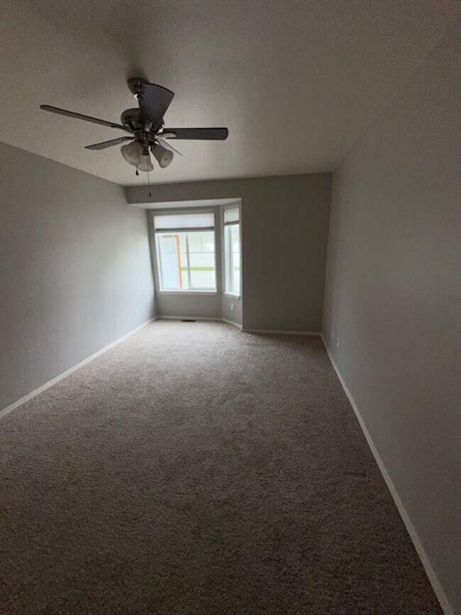 Building Photo - 1120 Longbow Ln
