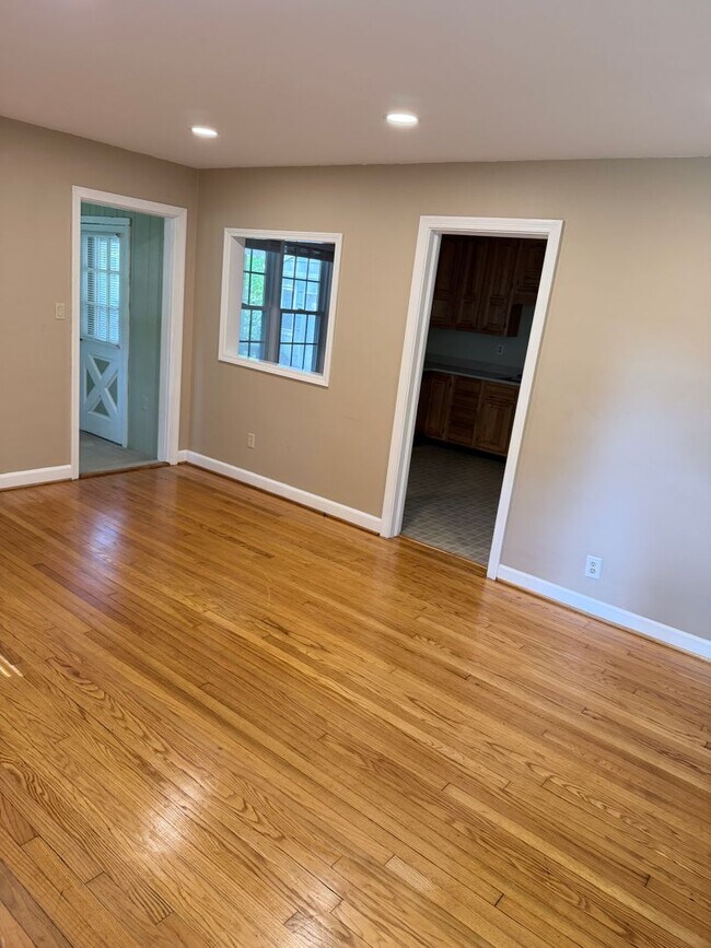 Building Photo - 1304 Gracewood Dr