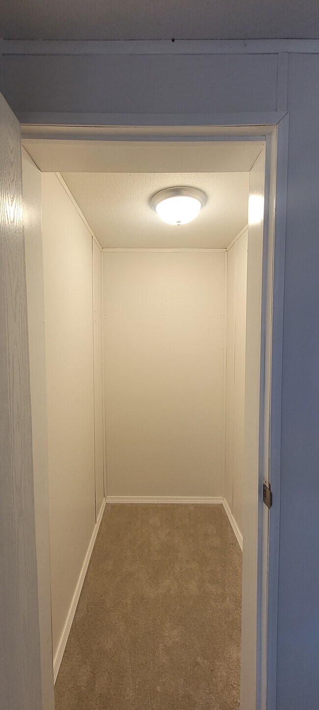 Building Photo - 120 Linda Sue Ln