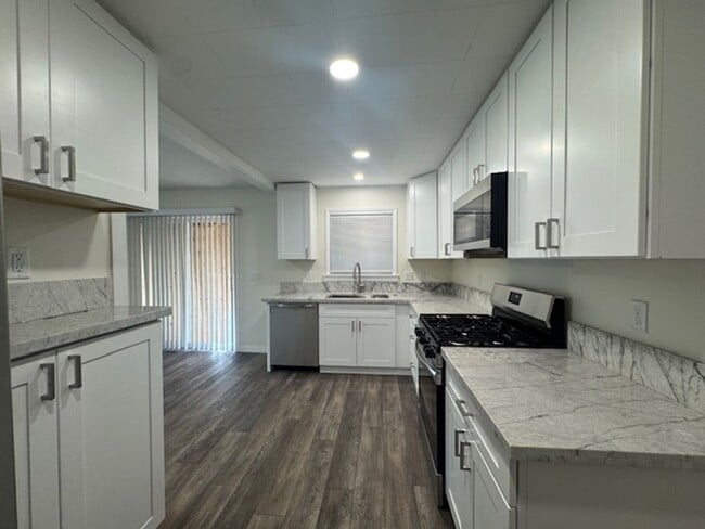 Building Photo - Beautiful 4 bedroom CUTTEN home