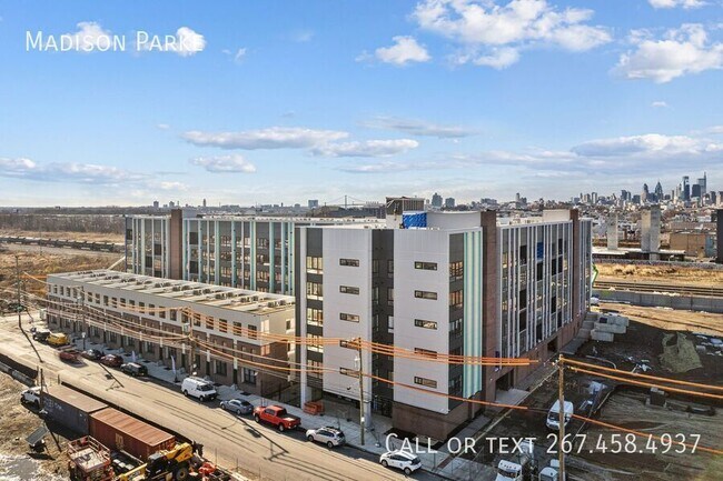 Building Photo - 2230 E Somerset St