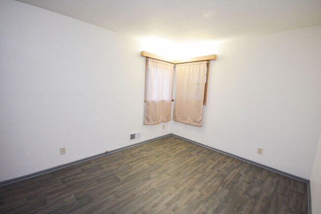 Building Photo - 619 2nd St NW