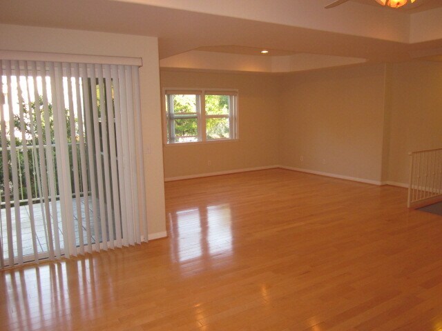 Building Photo - 2283 Waltonia Dr