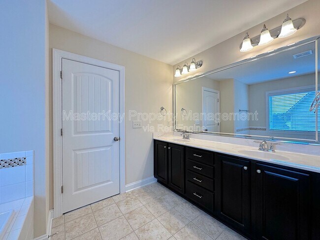 Building Photo - 906 Keaton Ridge Court
