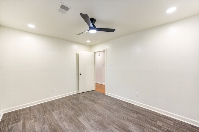 Building Photo - 16830 Scenic Gardens Dr