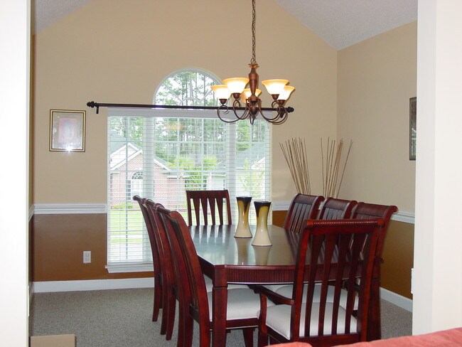 Building Photo - 215 Pink Dogwood Ln