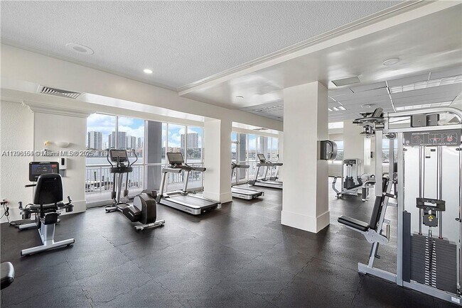Building Photo - 18011 Biscayne Blvd