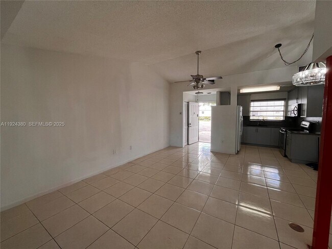 Building Photo - 819 NE 214th Ln