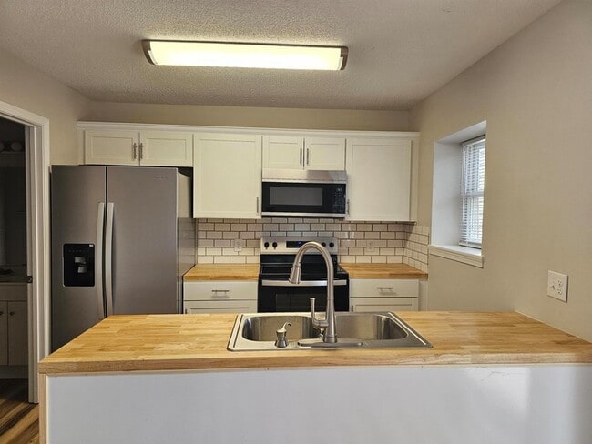 Building Photo - 2329 Avalon Wds Dr
