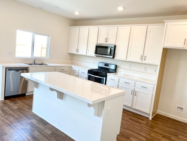 Building Photo - Spacious 4-Bed, 2-Bath Single-Level Home Near Boris Elementary