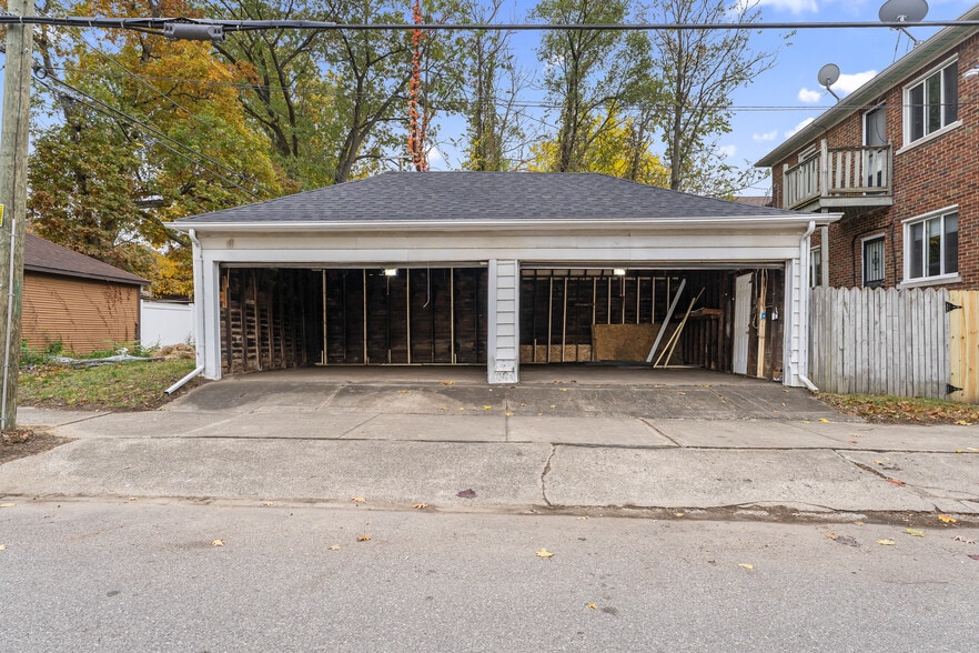 Building Photo - 17614 Roselawn St