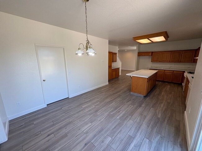 Building Photo - 2 Story Home Near Shopping Center Rent Ready!