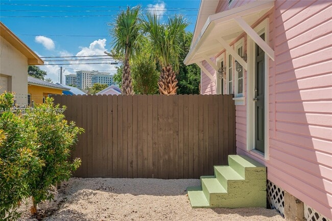 Building Photo - 3826 Oak Ave