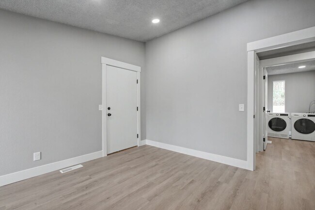 Building Photo - 332 Birch