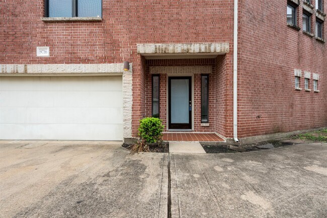 Building Photo - 9716 Linkmeadow Ln