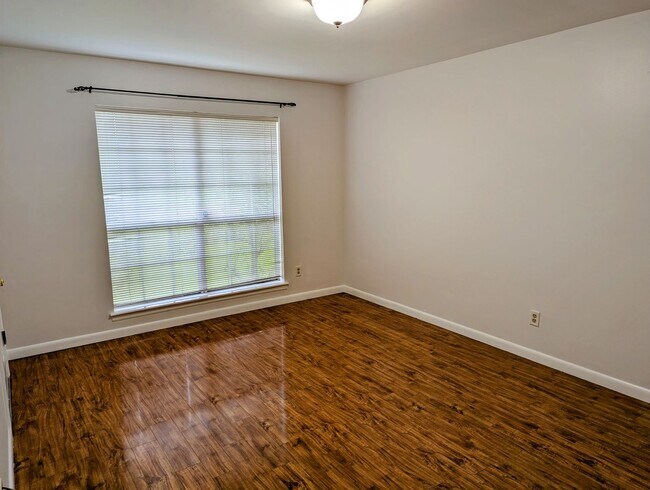 Building Photo - Charming 4/2 near River Ranch