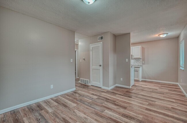 Building Photo - 2735 Joyce Ave