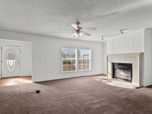 Building Photo - Great Home Near Tanner High School!