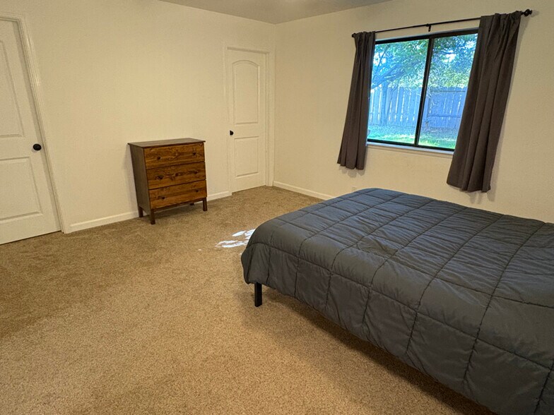 Building Photo - 1853 Marlene Ave