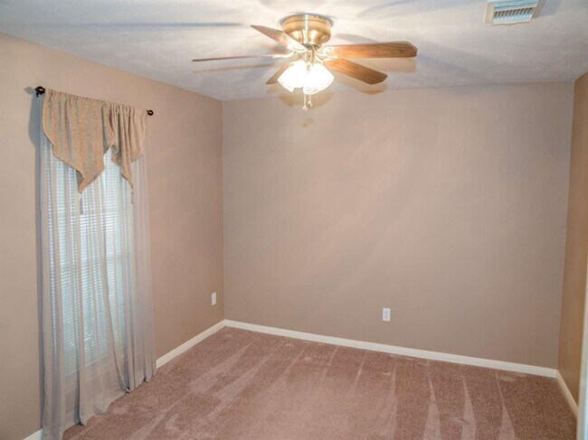 Building Photo - 3638 Desert Run Dr