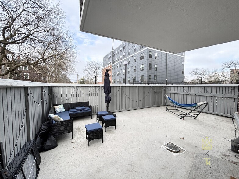 Building Photo - 19 Winchester St