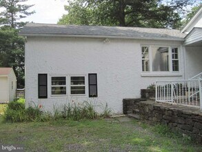 Building Photo - 2215 Bustard Rd