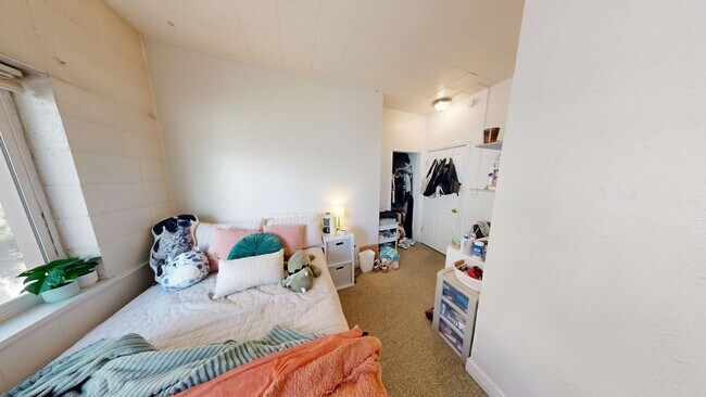 Building Photo - 1105 11th St