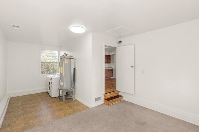 Building Photo - 5100 Colemont Dr